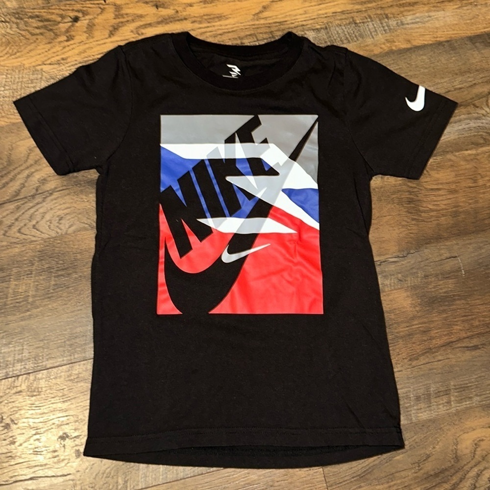Boys Nike Tee size S - Picture 1 of 3